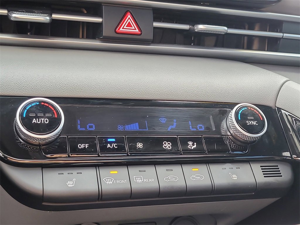 Used 2022 Hyundai Elantra SEL w/ Convenience + Premium Package image 21