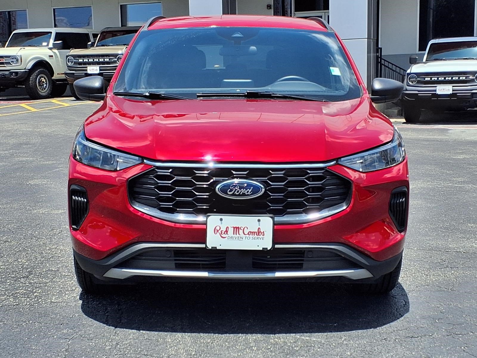 Certified 2025 Ford Escape ST-Line AWD/4WD image 2