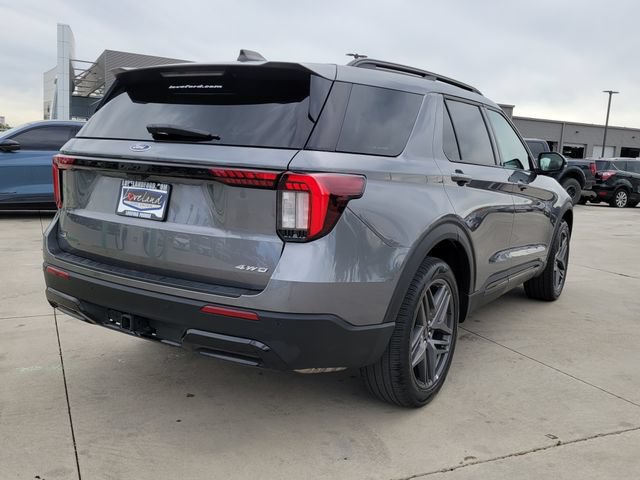 Certified 2025 Ford Explorer ST-Line w/ ST-Line Street Pack AWD/4WD image 3