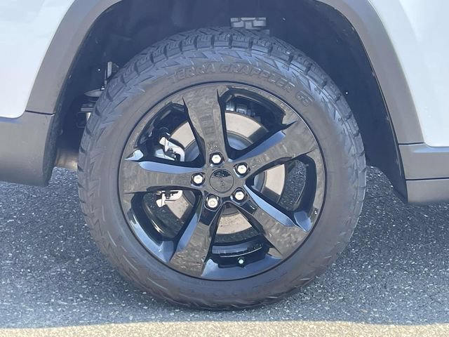 Used 2025 Jeep Grand Cherokee L Limited w/ Black Appearance Package AWD/4WD image 7