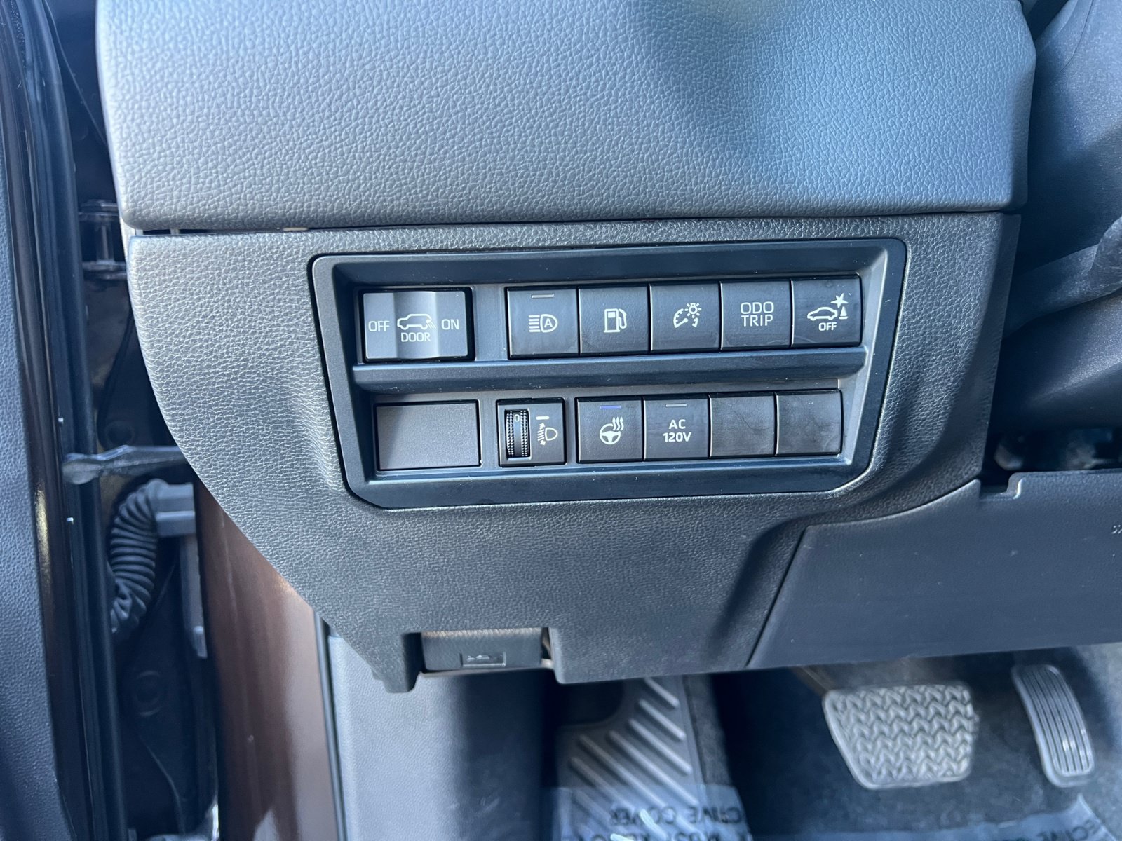 Used 2023 Toyota Sequoia Limited RWD image 12