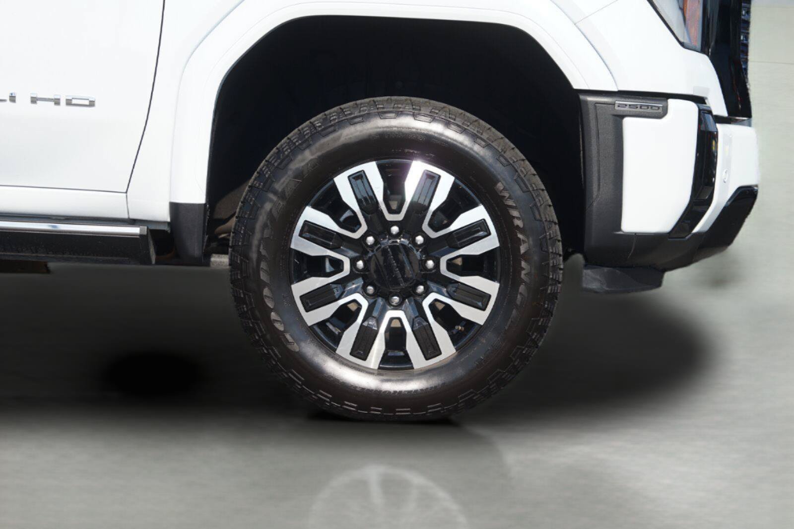 Used 2026 GMC Sierra 2500 Denali Ultimate w/ Max Trailering Package AWD/4WD image 4
