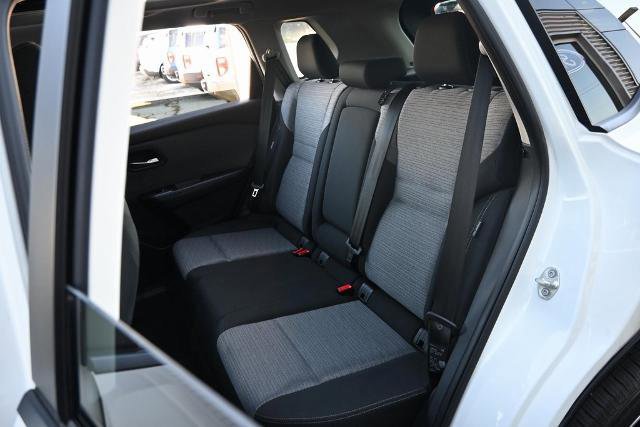 Used 2023 Nissan Rogue SV image 26