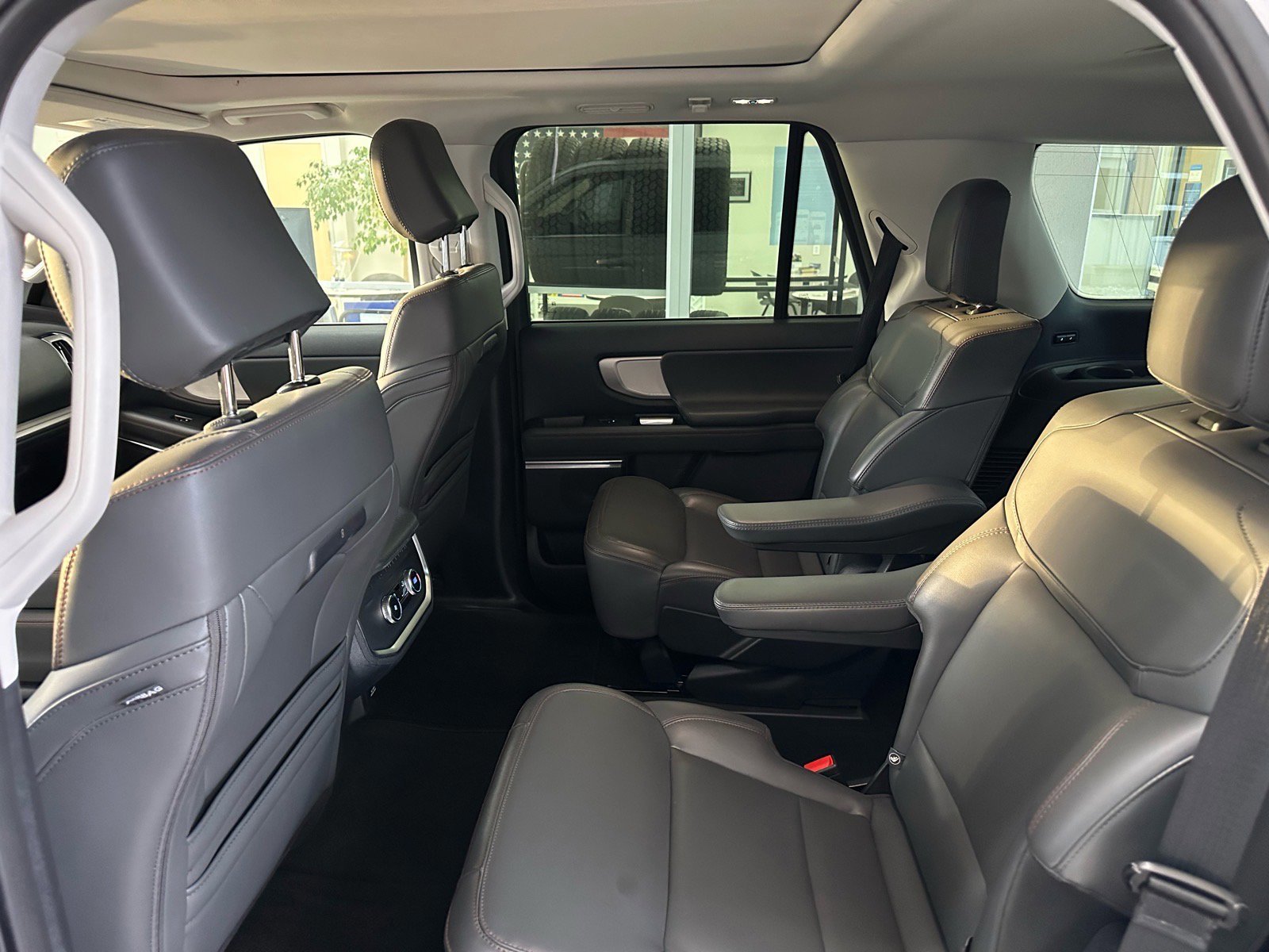 Certified 2025 Ford Expedition Active image 26