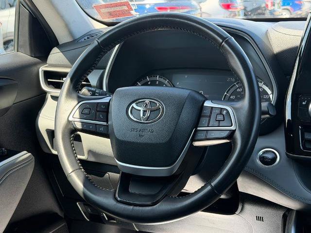 Used 2024 Toyota Highlander XLE AWD/4WD image 21