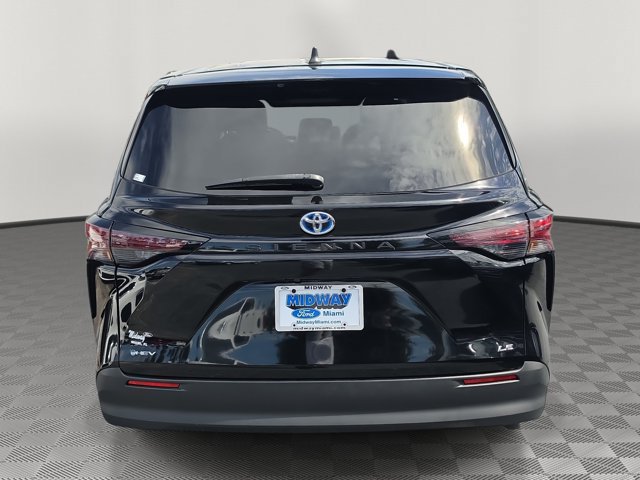 Used 2025 Toyota Sienna LE FWD image 5