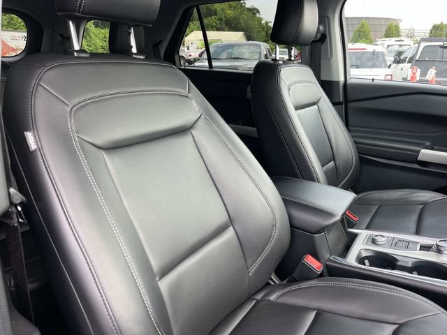 Certified 2024 Ford Explorer XLT w/ Equipment Group 202A AWD/4WD image 31
