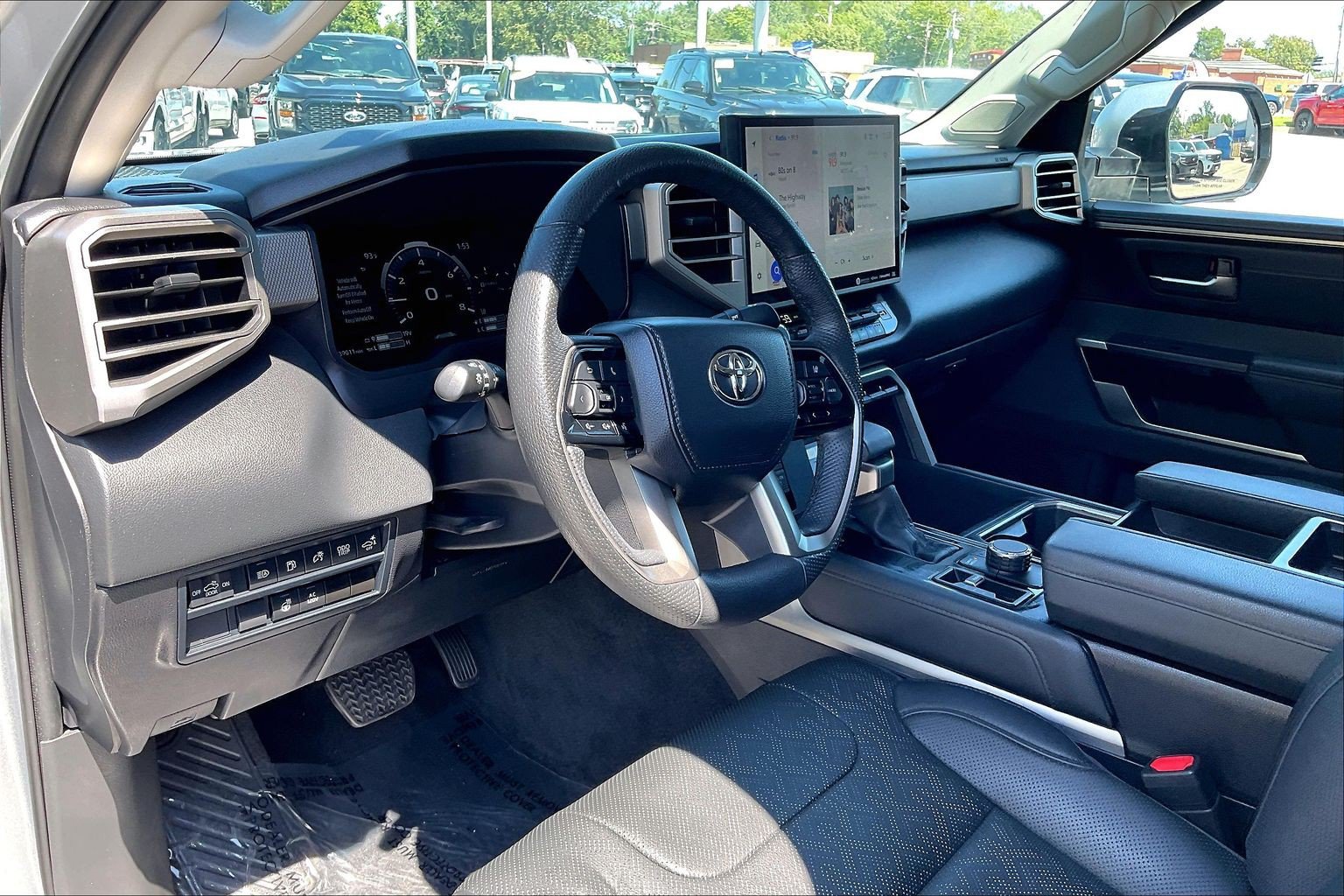 Used 2024 Toyota Tundra Limited AWD/4WD image 13