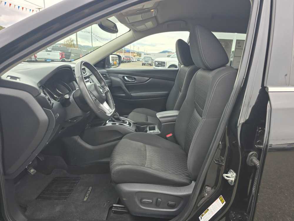 Used 2017 Nissan Rogue SV w/ SV Premium Package image 9