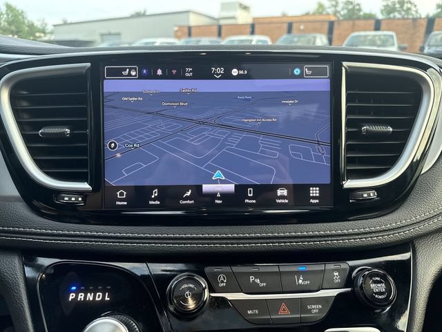 Used 2025 Chrysler Pacifica Limited FWD image 18