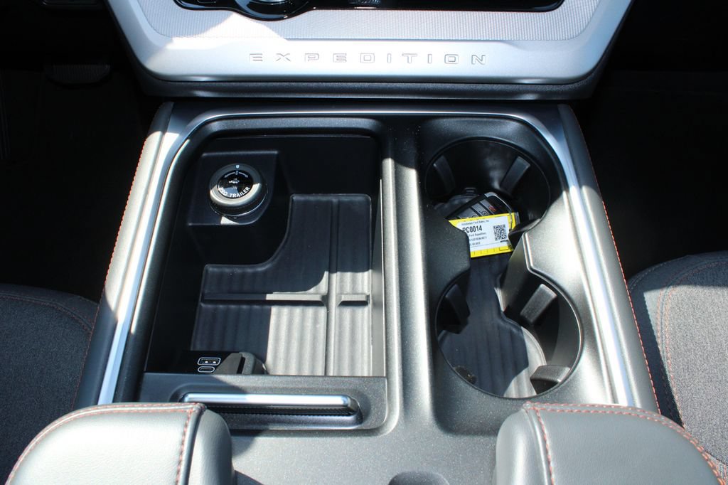 Certified 2025 Ford Expedition Active AWD/4WD image 36