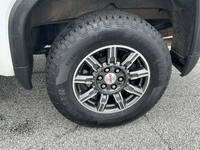 Used 2024 GMC Sierra 1500 AT4 w/ Technology Package AWD/4WD image 11