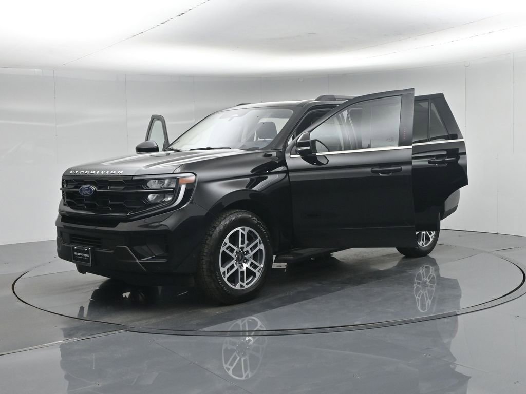 Certified 2025 Ford Expedition Active AWD/4WD image 36