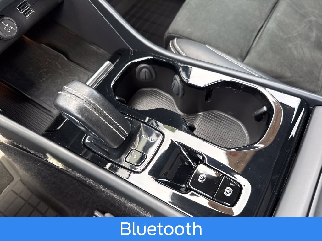 Used 2020 Volvo XC40 T4 R-Design FWD image 23