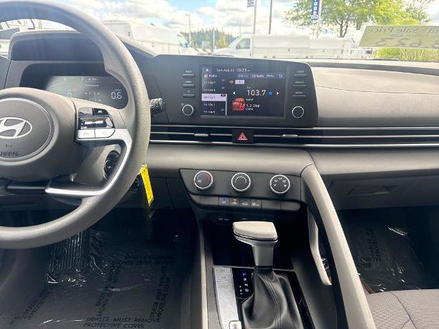 Used 2024 Hyundai Elantra SE FWD image 24