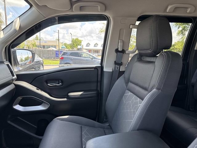 Used 2025 Nissan Frontier SV image 15