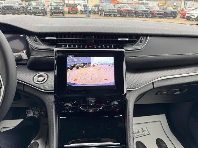 Used 2024 Jeep Grand Cherokee Altitude image 15