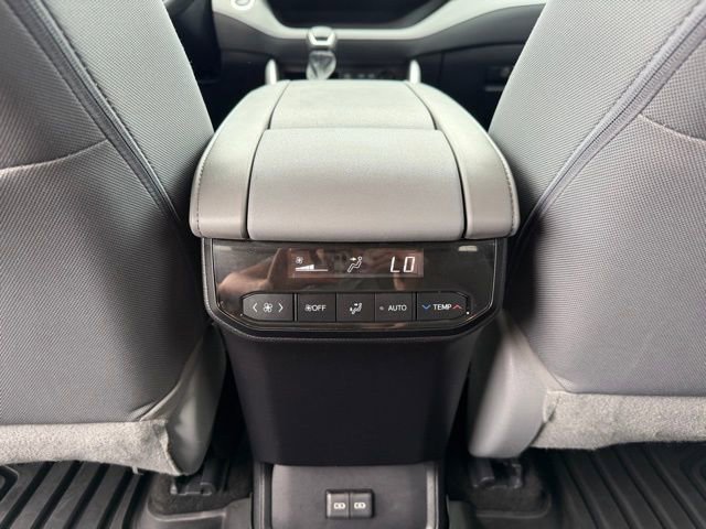 Used 2023 Toyota Highlander LE FWD image 24