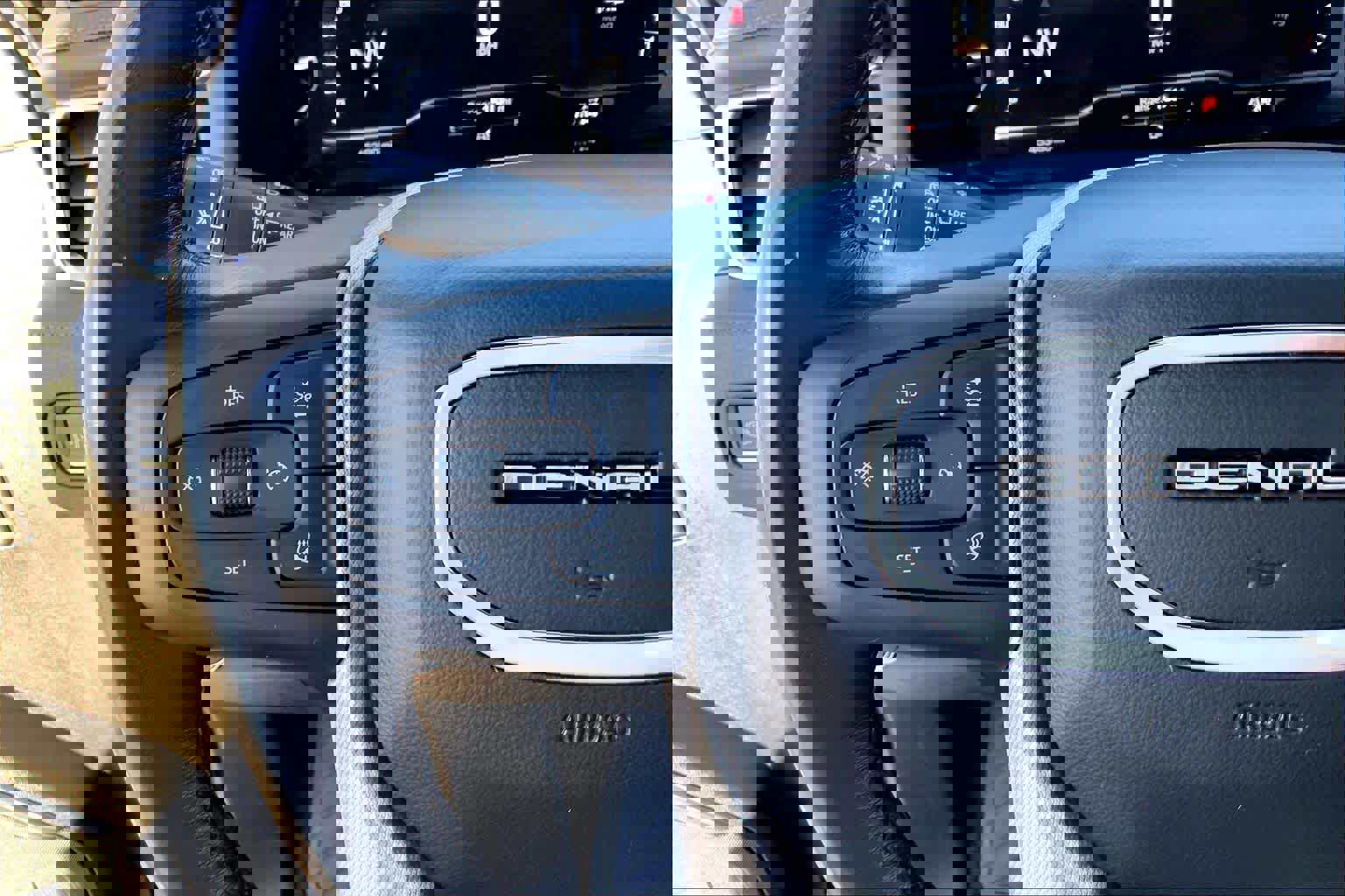 Used 2022 GMC Yukon XL Denali w/ Denali Premium Package image 19