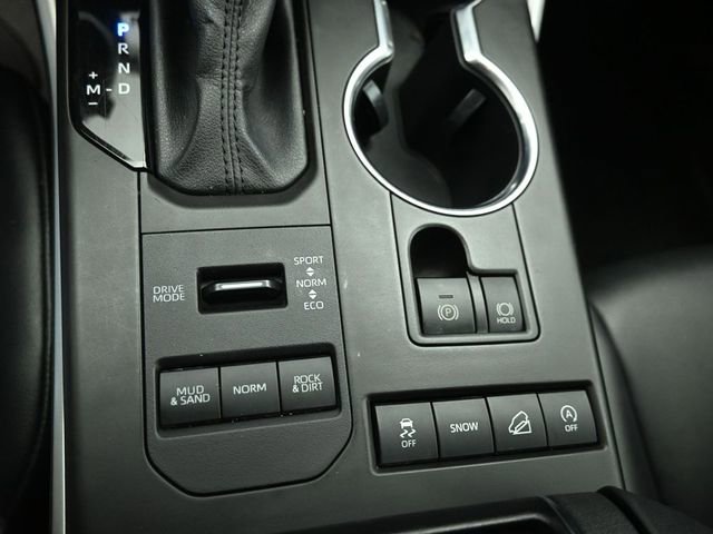 Used 2021 Toyota Highlander XLE AWD/4WD image 18