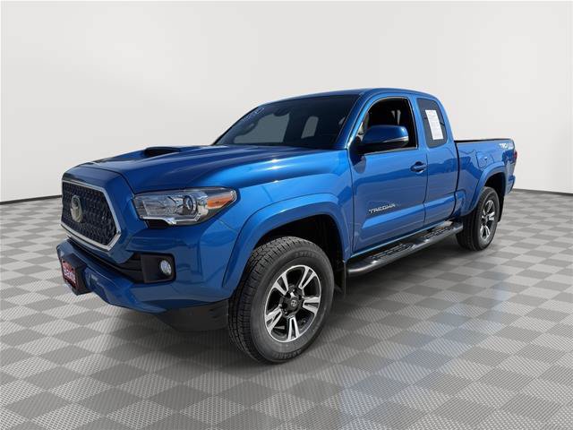 Used 2018 Toyota Tacoma TRD Sport AWD/4WD image 3