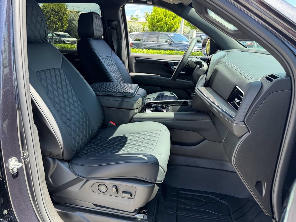 Used 2026 Chevrolet Suburban Premier RWD image 18