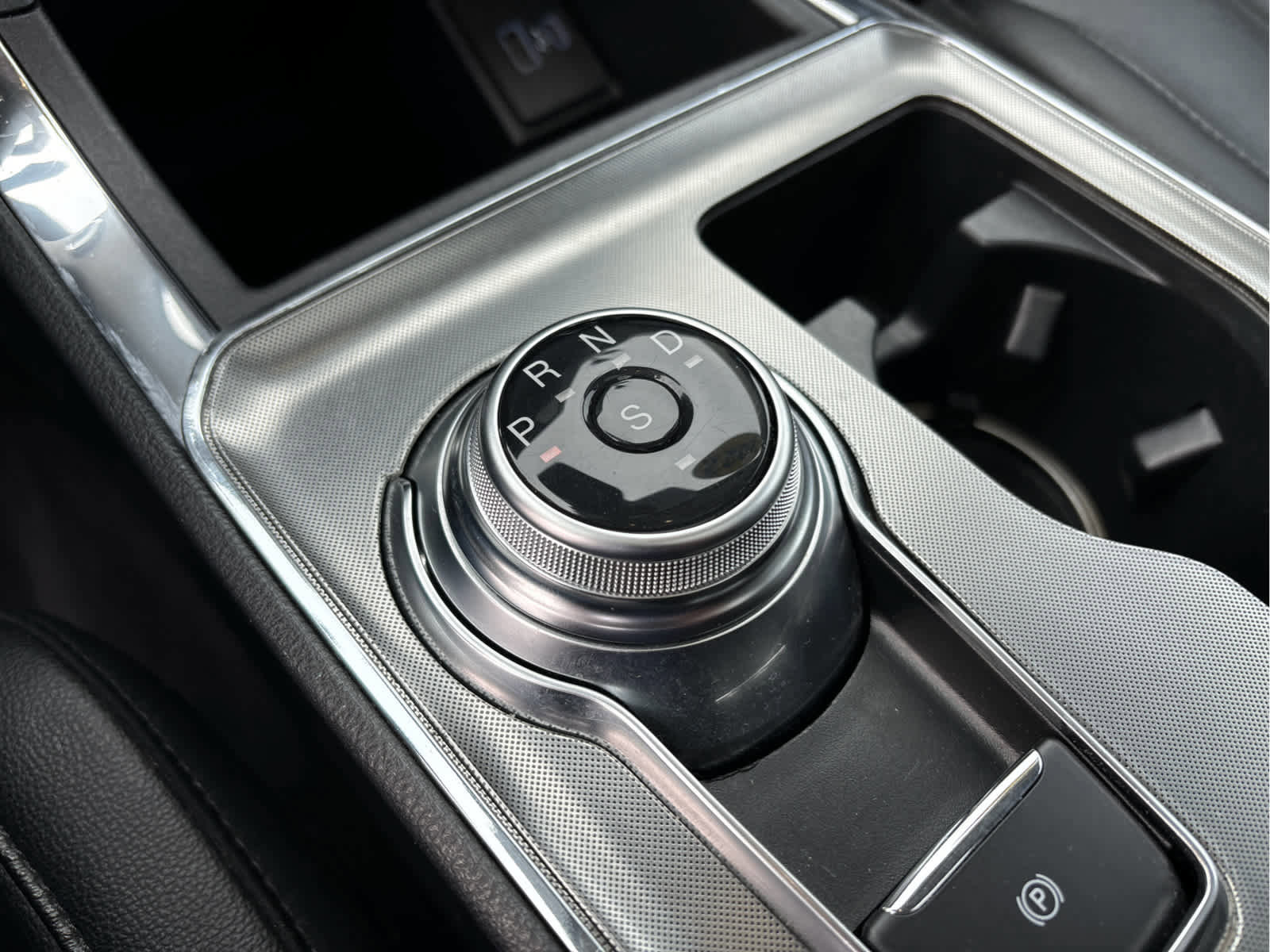 Certified 2022 Ford Edge Titanium w/ Cargo Accessory Package image 22