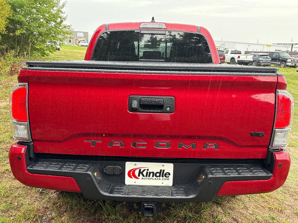 Used 2023 Toyota Tacoma TRD Off-Road w/ Technology Package AWD/4WD image 17