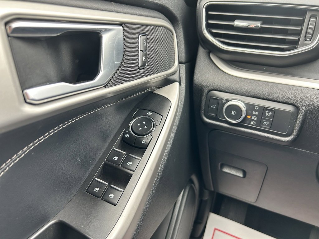 Certified 2022 Ford Explorer XLT w/ Equipment Group 202A image 10