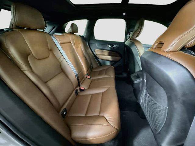 Used 2022 Volvo XC60 B5 Momentum w/ Advanced Package FWD image 31