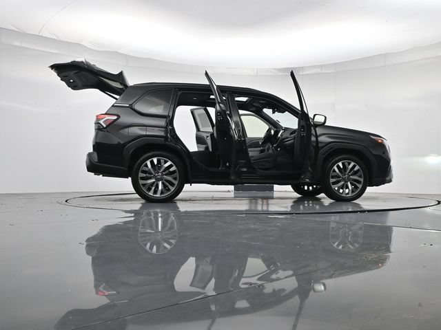 Used 2025 Subaru Forester Touring AWD/4WD image 46