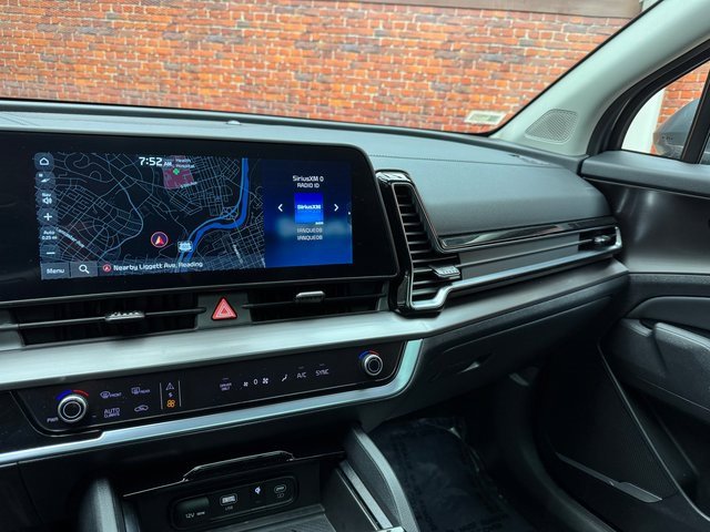 Used 2024 Kia Sportage EX w/ EX Premium Package image 17