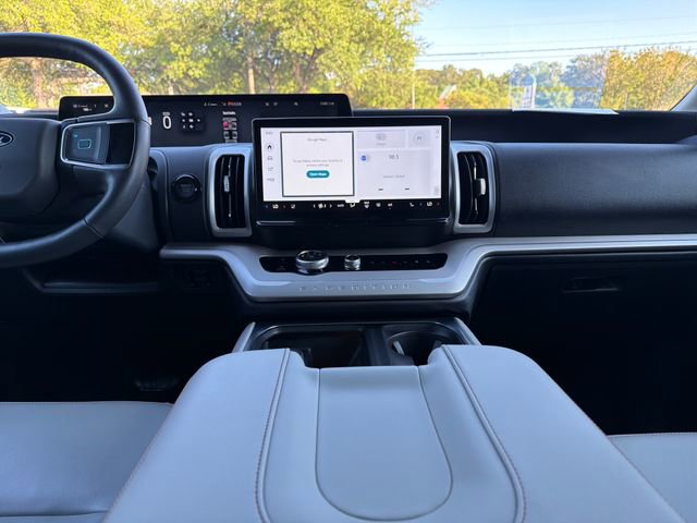 Certified 2025 Ford Expedition Active AWD/4WD image 19