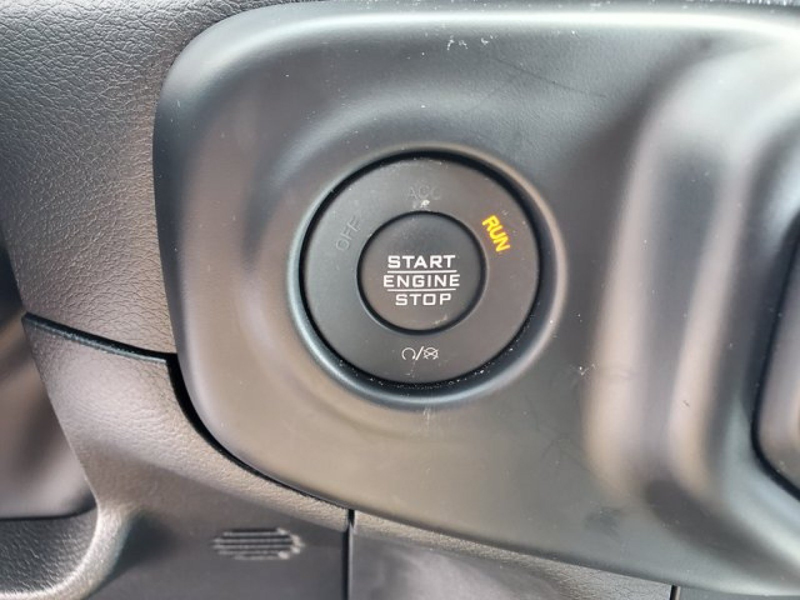 Used 2023 Jeep Gladiator Mojave w/ Cold Weather Group AWD/4WD image 18