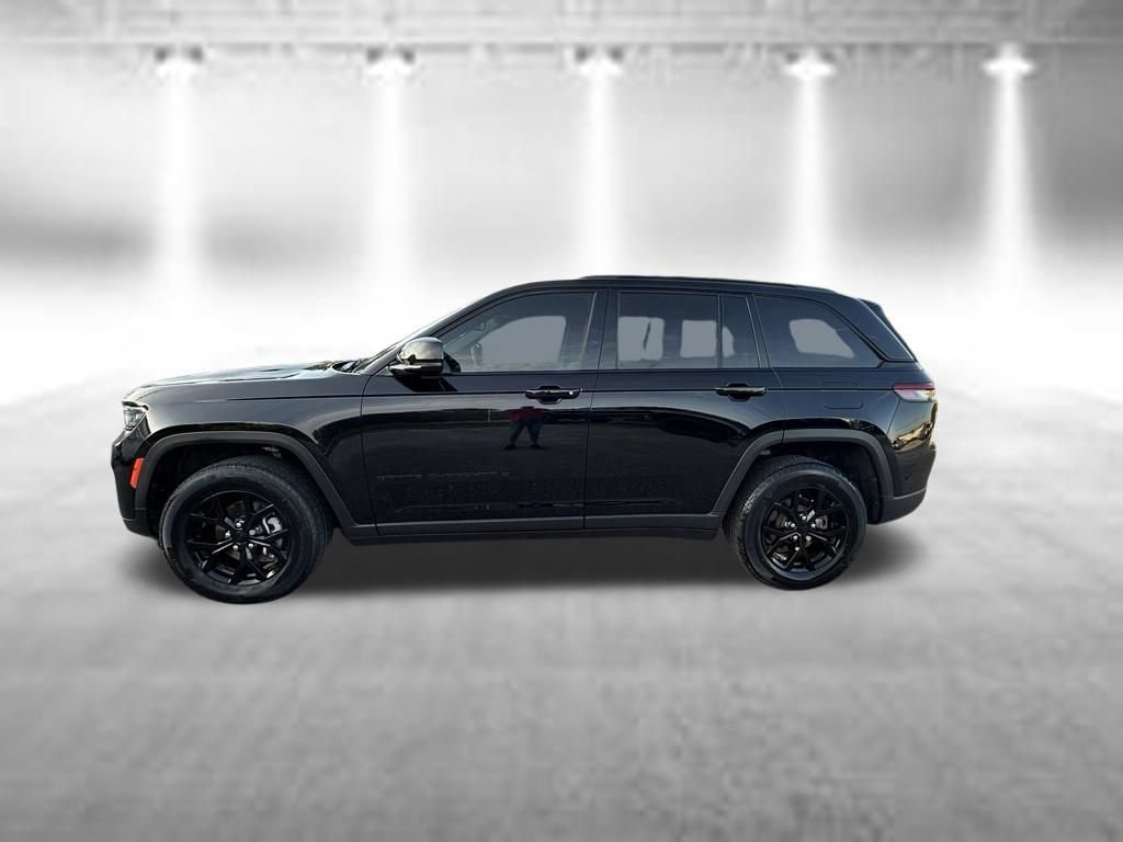 Used 2024 Jeep Grand Cherokee Altitude AWD/4WD image 7