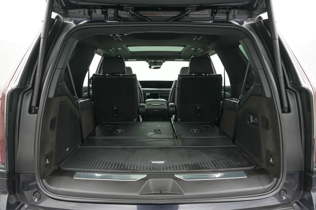 Used 2026 Cadillac Escalade Luxury w/ LPO, Radiant Package AWD/4WD image 30