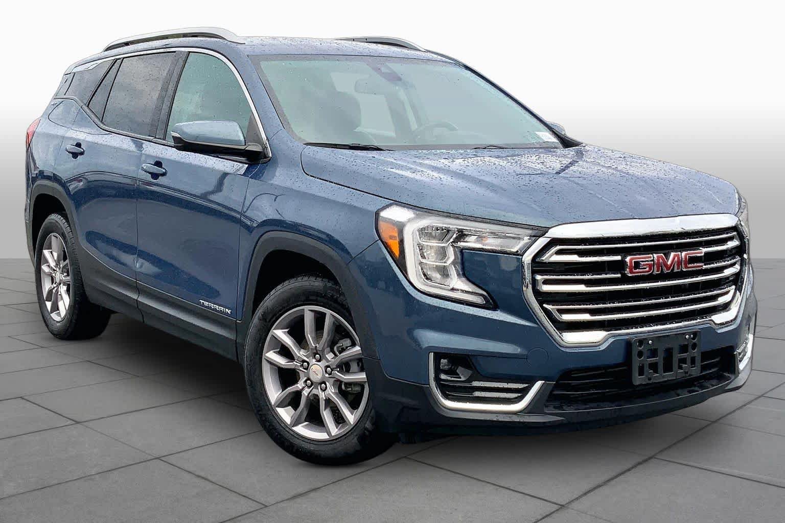 Used 2024 GMC Terrain SLT AWD/4WD image 3