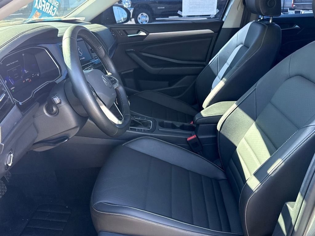 Used 2024 Volkswagen Jetta SE w/ Panoramic Sunroof Package image 10