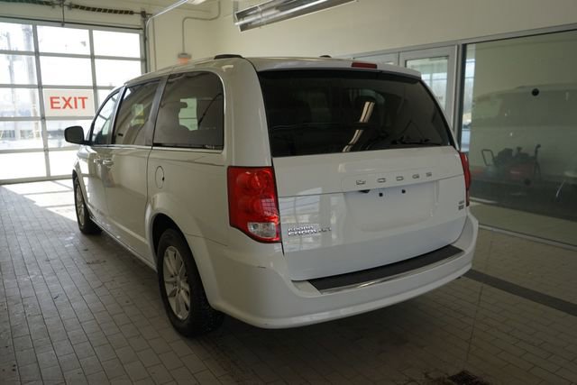 Used 2018 Dodge Grand Caravan SXT image 2