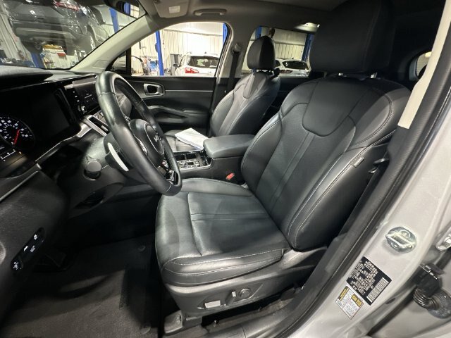 Used 2024 Kia Sorento EX w/ Panoramic Sunroof Package AWD/4WD image 17