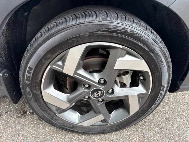 Used 2024 Hyundai Venue Limited FWD image 13