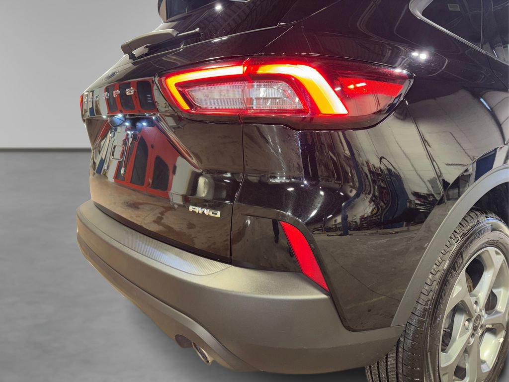 Certified 2025 Ford Escape ST-Line image 17