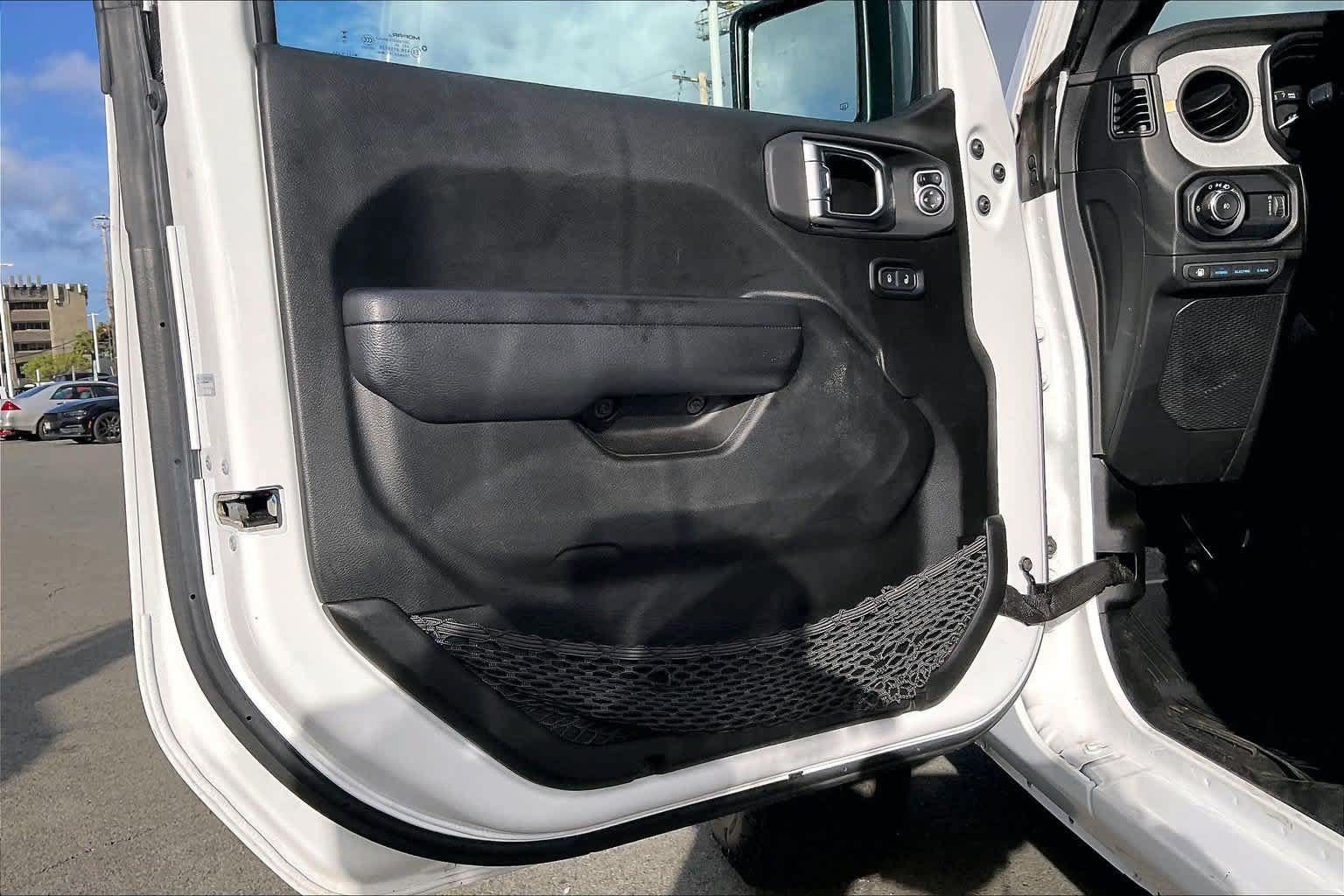 Used 2024 Jeep Wrangler Unlimited w/ Dual Top Group AWD/4WD image 27