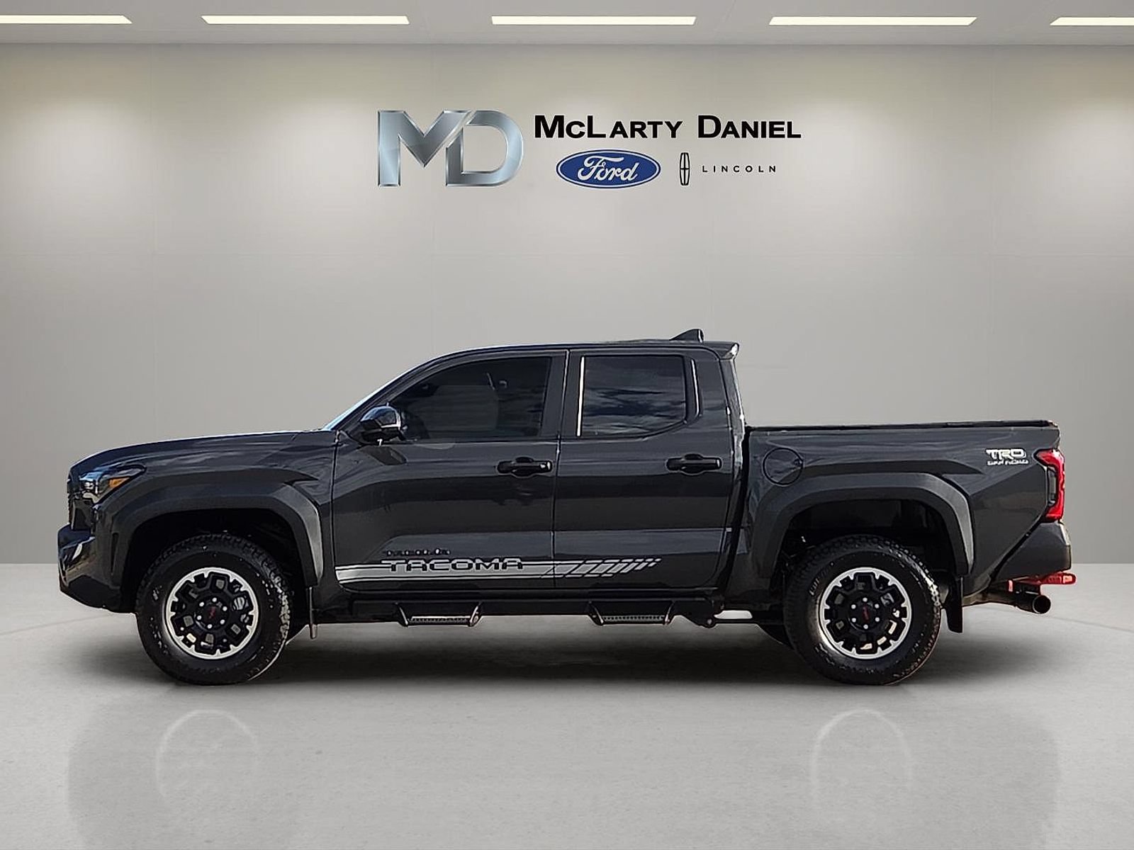 Used 2024 Toyota Tacoma TRD Off-Road w/ TRD Off Road Upgrade Package AWD/4WD image 3