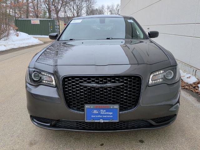 Used 2022 Chrysler 300 Touring w/ Sport Appearance Package image 5