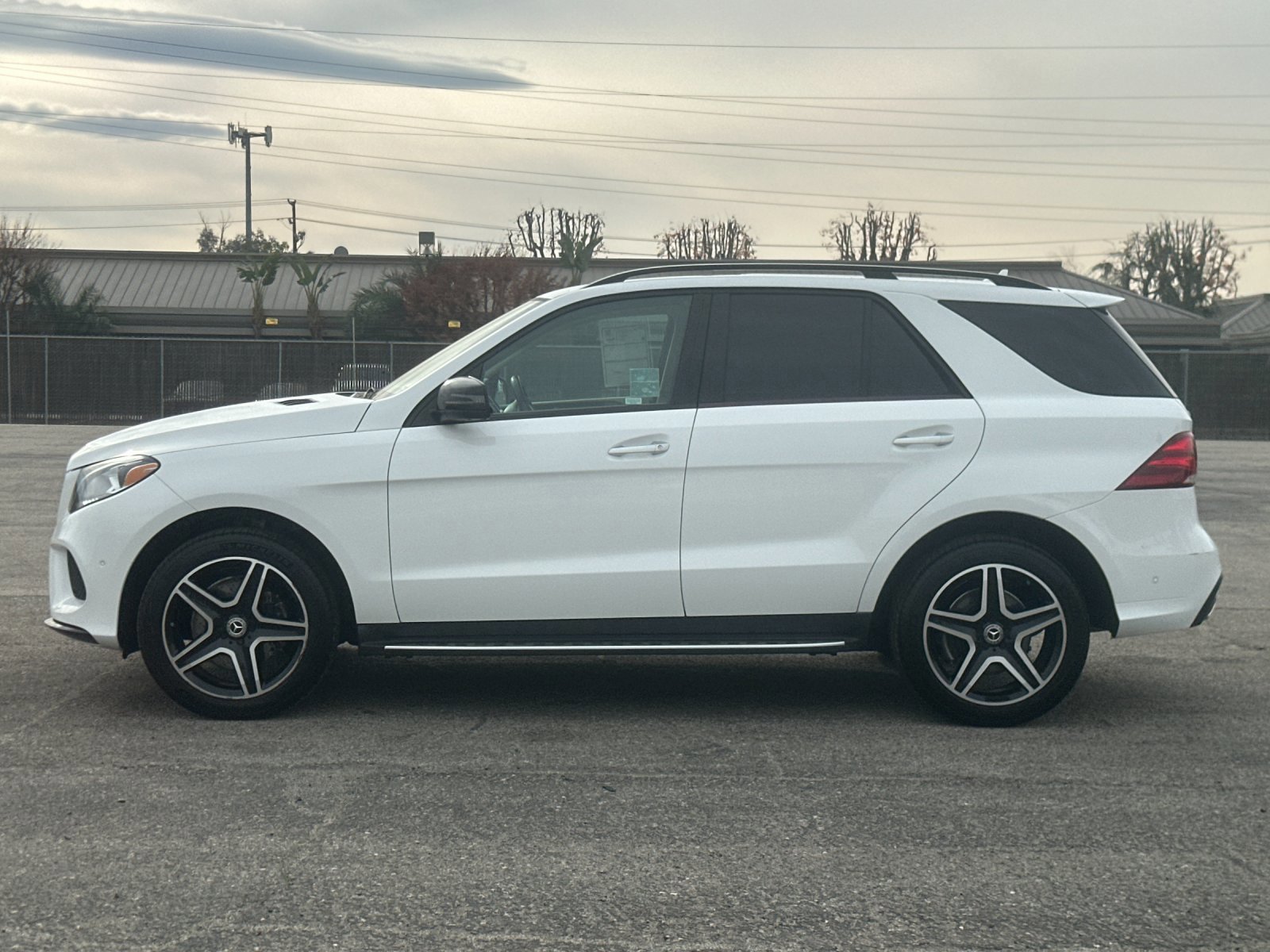 Used 2019 Mercedes-Benz GLE 400 4MATIC image 2