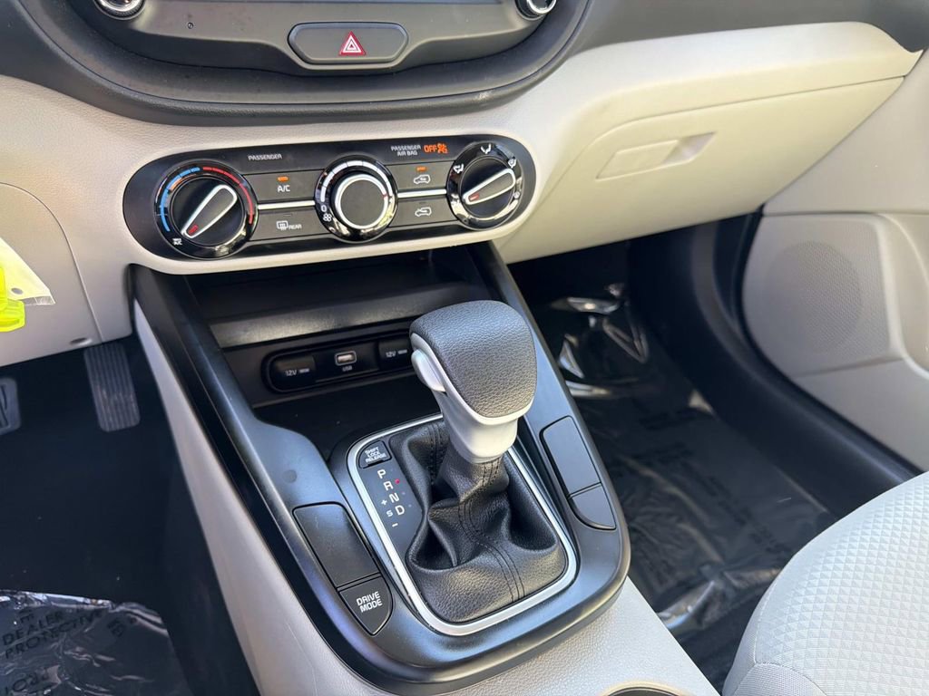 Used 2025 Kia Soul LX FWD image 29