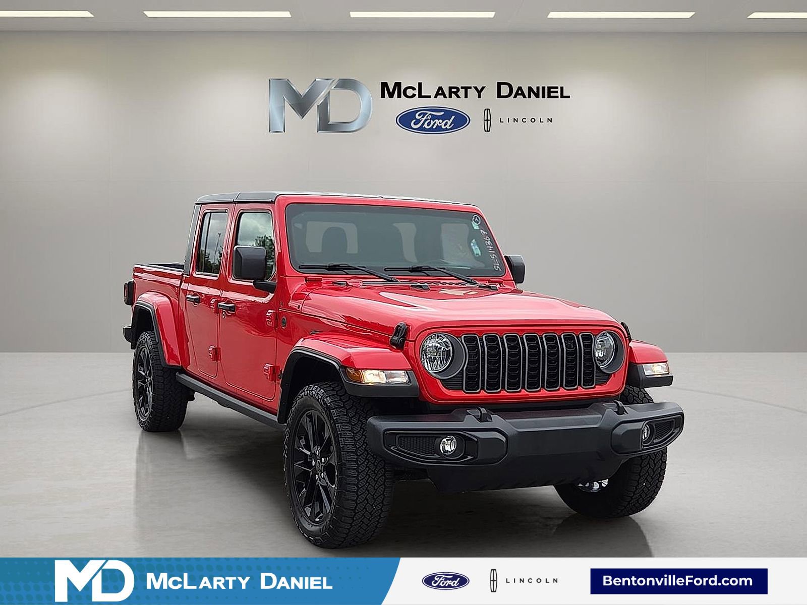 Used 2025 Jeep Gladiator Sport image 1