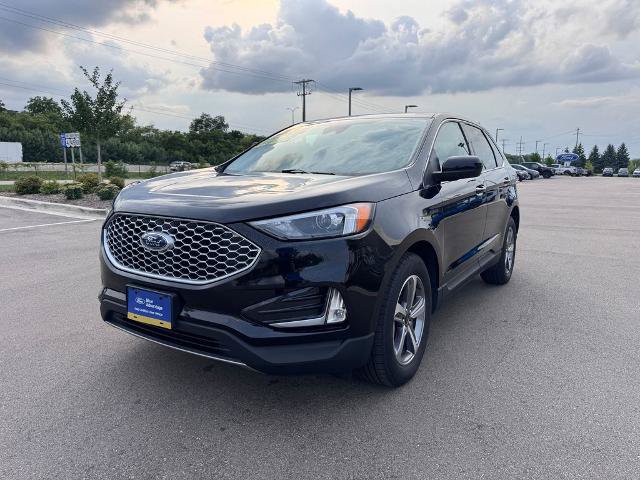 Certified 2024 Ford Edge SEL w/ Convenience Package AWD/4WD image 2