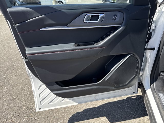 Certified 2025 Ford Explorer ST-Line w/ ST-Line Street Pack AWD/4WD image 4